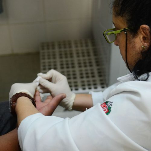 São Paulo - Paciente faz teste rápidos para HIV, Hepatite B, Hepatite C e Sífilis no Centro de Referência de Álcool, Tabaco e Outras Drogas (Cratod), em Bom Retiro, na região central (Rovena Rosa/Agência Brasil)