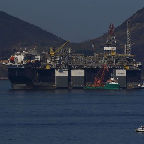 A Petrobras anunciou a chegada da plataforma de petróleo, P-67, ancorada na Baía de Guanabara, destinada ao Sistema de Produção do Campo de Lula, no pré-sal da Bacia de Santos.