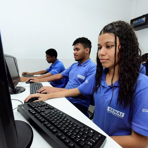 Salvador, BA, Brasil, 12.11.2024.Atualização do Banco de imagens no SENAI na unidade Dendezeiros.Foto: Valter Pontes/Coperphoto/Sistema FIEB	Esta fotografia oficial do Sistema FIEB está sendo disponibilizada apenas para publicação por organizações de notícias e assessorias de comunicação ou para impressão de uso pessoal pelo sujeito (s) da fotografia. A fotografia não pode ser manipulada de qualquer maneira e não pode ser utilizada em materiais comerciais ou políticos, anúncios, produtos e promoções. Sendo obrigatória a divulgação do crédito do autor da fotografia junto com a própria imagem.