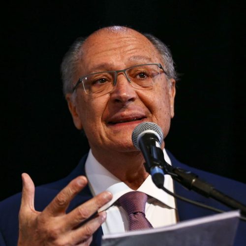 O vice-presidente eleito, Geraldo Alckmin, durante cerimônia de entrega do relatório final da transição de governo e anúncio de novos ministros.